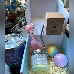 NWOT Beautiful Gift box set for her